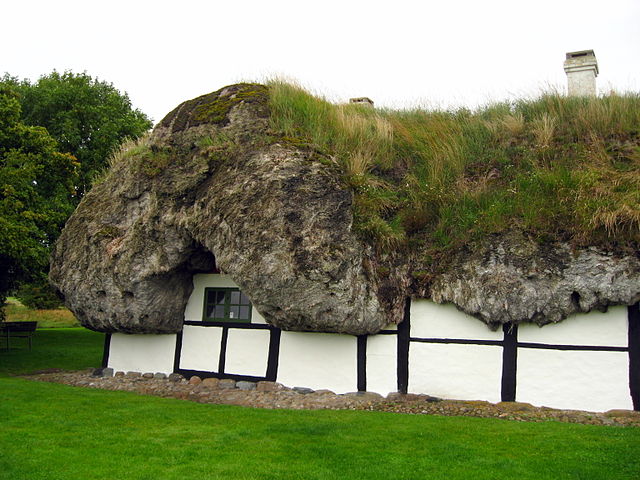 Danish Wonder: Houses made from seaweed